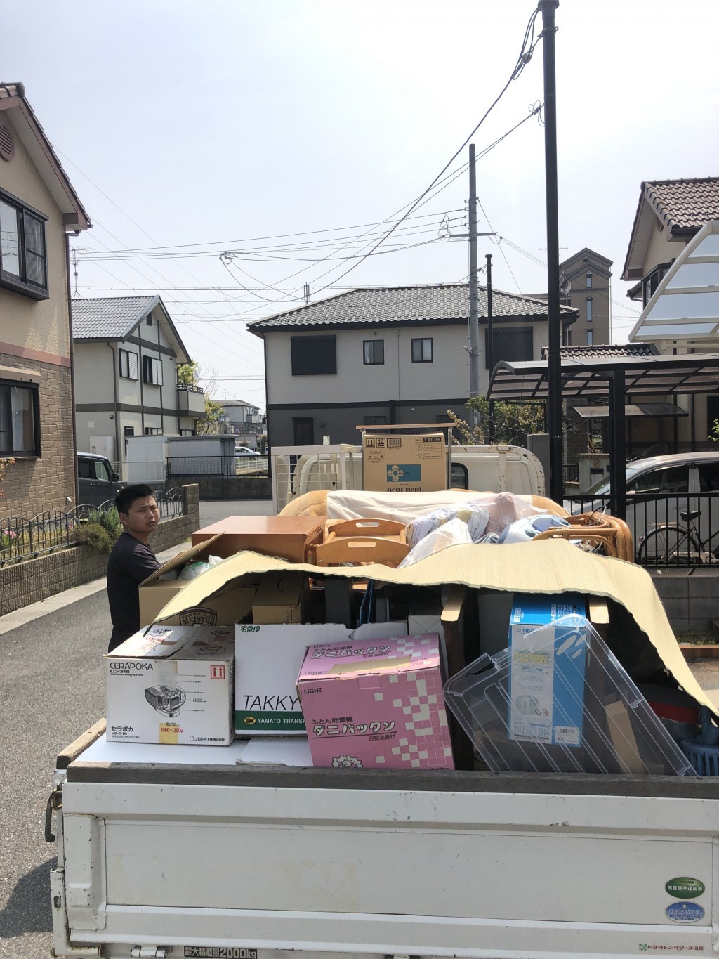 【綾瀬市】引っ越しの際の不用品回収☆2tトラック積み放題パックにご満足いただけました!